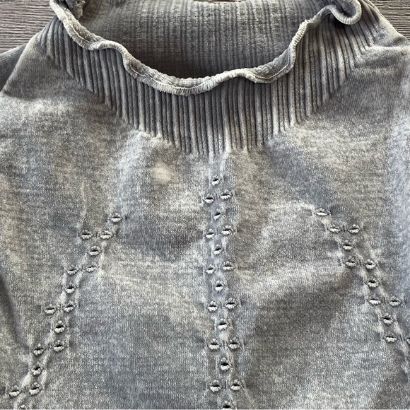 NEW FP Movement Good Karma Hi-Neck Layer Top in Ice Grey Size XS/S - Picture 4 of 16
